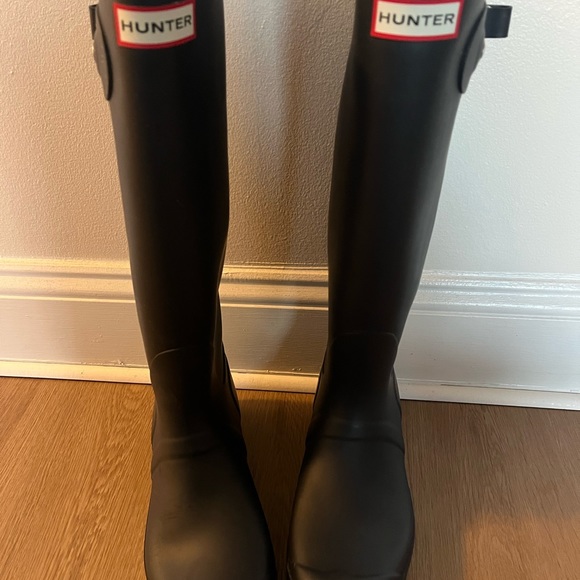 Hunter navy tall boots. In great shape as I have warn once before. - Picture 5 of 5